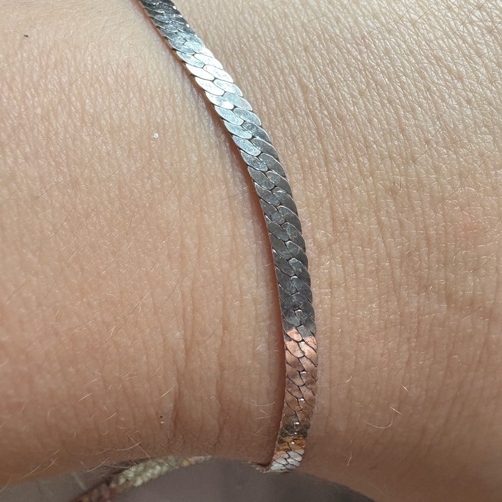 Pretty 925 Silver Bracelet